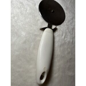 Vintage Pyrex Accessories White Handle Pizza Cutter Wheel